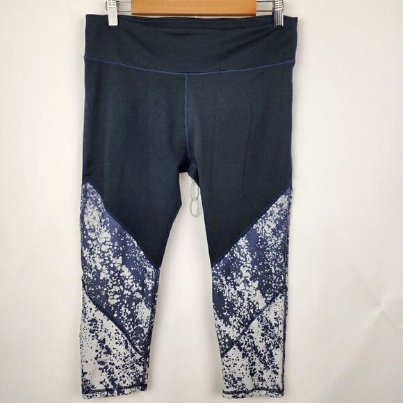 Fabletics Mid-Rise Brogan Capri Compression Leggings Gray Paint Splatter sz L - Picture 1 of 4